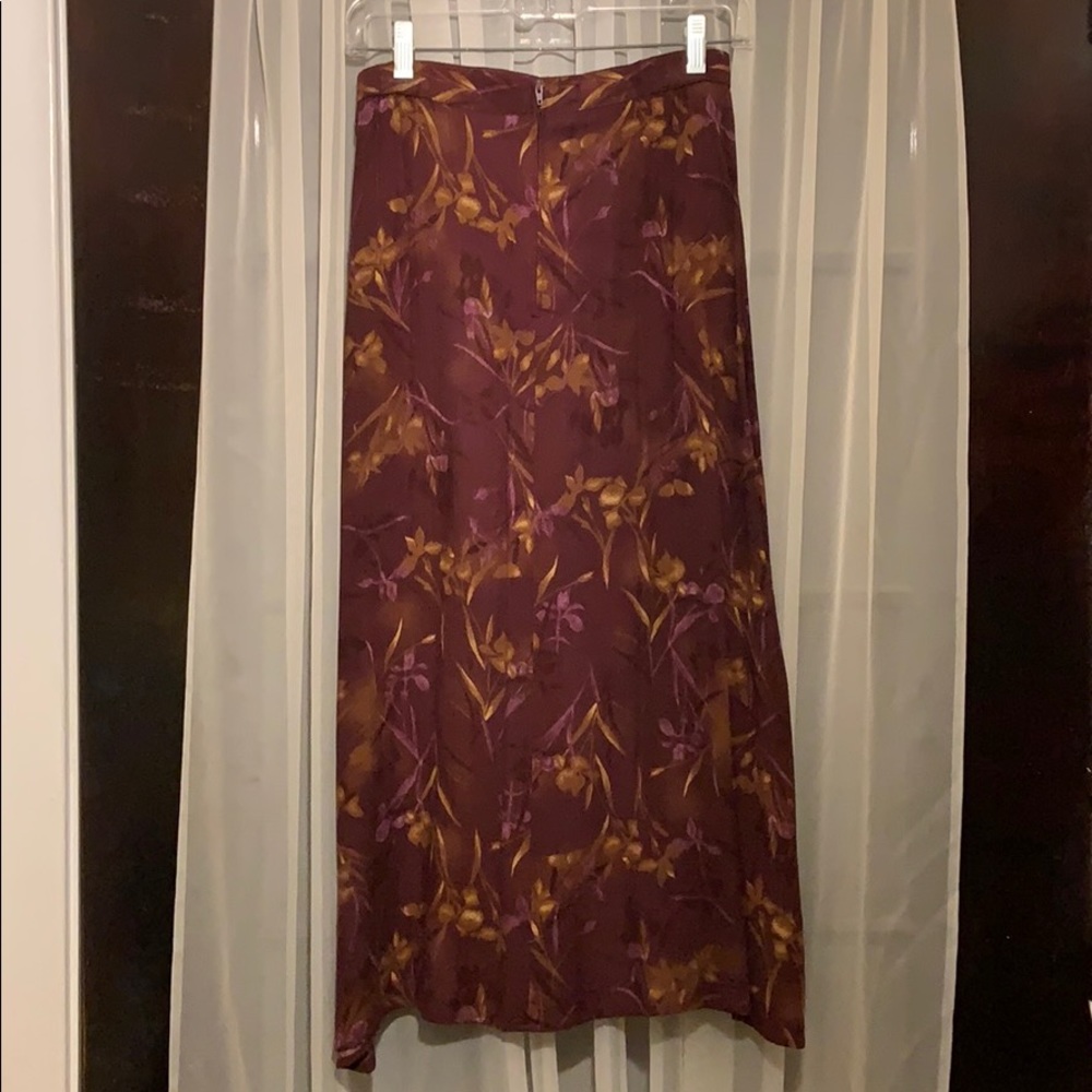 CLOSET CLEAR OUT!! SALE!!Sag Harbor burgundy/gold/rayon skirt Sz 6 - Picture 2 of 4